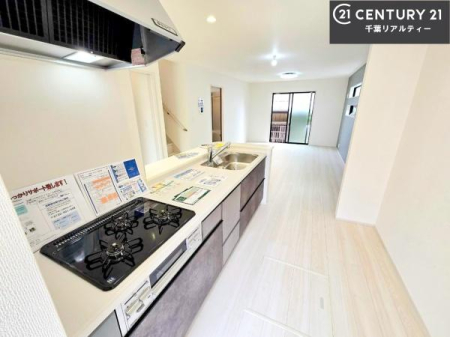 �L�b�`�� ��Ƃ肠�钲���X�y�[�X�ō�Ƃ����₷�����K�ȃL�b�`���ł��I
���q�l�ƈꏏ�ɂ��َq������y���߂�L�X�X�y�[�X�ł��B�y�����������ԂɂȂ肻���ł��ˁI