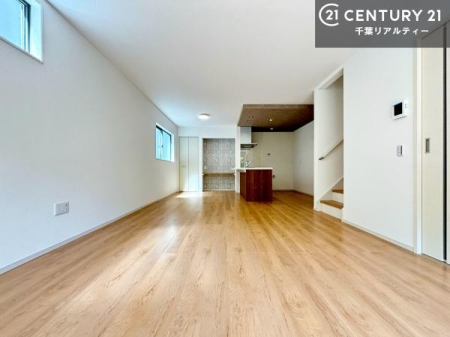 ���r���O �S�n�ǂ����r���O�͉Ƒ������R�ƏW�܂�܂��B�Ƒ��c�R�̎��Ԃ����������ł��B���Ƒ��ƁA����w�[���������Ԃ��߂��������ł��ˁB