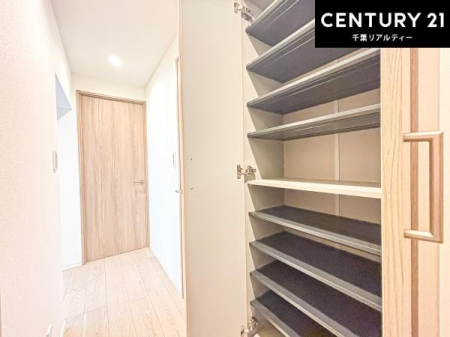 ���� �V���[�Y�{�b�N�X�t���Ȃ̂ŁA���ւ��Еt�����|�������₷���ł��I
�X�b�L���������ւŌ˂��J�����u�ԁA�������̂���S�n������Ԃ��o�}���Ă���܂��B