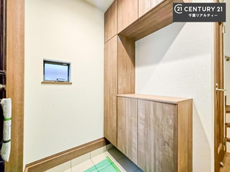 ���� �V���[�Y�{�b�N�X�t���Ȃ̂ŁA���ւ��Еt�����|�������₷���ł��I
�X�b�L���������ւŌ˂��J�����u�ԁA�������̂���S�n������Ԃ��o�}���Ă���܂��B