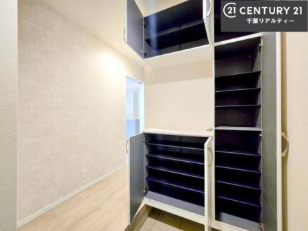 ���� �V���[�Y�{�b�N�X�t���Ȃ̂ŁA���ւ��Еt�����|�������₷���ł��I
�X�b�L���������ւŌ˂��J�����u�ԁA�������̂���S�n������Ԃ��o�}���Ă���܂��B