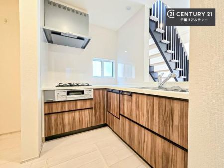 �L�b�`�� ��Ƃ肠�钲���X�y�[�X�ō�Ƃ����₷�����K�ȃL�b�`���ł��I
���q�l�ƈꏏ�ɂ��َq������y���߂�L�X�X�y�[�X�ł��B�y�����������ԂɂȂ肻���ł��ˁI