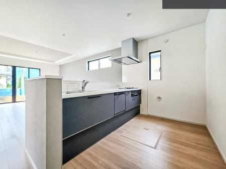 �L�b�`�� ��Ƃ肠�钲���X�y�[�X�ō�Ƃ����₷�����K�ȃL�b�`���ł��I
���q�l�ƈꏏ�ɂ��َq������y���߂�L�X�X�y�[�X�ł��B�y�����������ԂɂȂ肻���ł��ˁI
