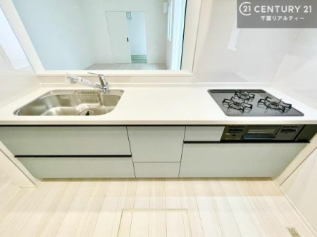 �L�b�`�� ��Ƃ����₷���V�X�e���L�b�`���ł��I���[���t���Ă���̂ŁA�����X�y�[�X�ɕ���u���Ȃ��čς݂܂��I
�L�X�g���āA���K�ɍ�Ƃ��ł��܂��I