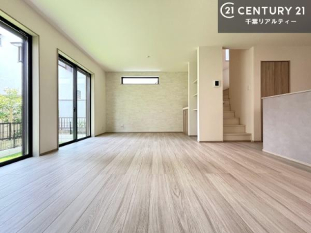 ���r���O �傫�ȑ����炽���Ղ�̗z���������閾�邢���r���O�B�J�����̂��郊�r���O�ŉƑ��c���̂��났�̎��Ԃ��߂����܂��I