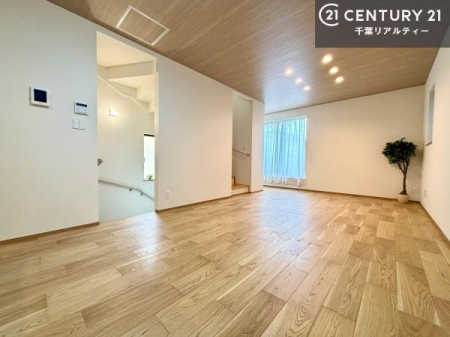 ���r���O �傫�ȑ����炽���Ղ�̗z���������閾�邢���r���O�B�J�����̂��郊�r���O�ŉƑ��c���̂��났�̎��Ԃ��߂����܂��I