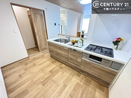 �L�b�`�� ��Ƃ肠�钲���X�y�[�X�ō�Ƃ����₷�����K�ȃL�b�`���ł��I
���q�l�ƈꏏ�ɂ��َq������y���߂�L�X�X�y�[�X�ł��B�y�����������ԂɂȂ肻���ł��ˁI