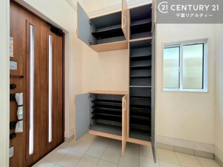 ���� �V���[�Y�{�b�N�X�t���Ȃ̂ŁA���ւ��Еt�����|�������₷���ł��I
�X�b�L���������ւŌ˂��J�����u�ԁA�������̂���S�n������Ԃ��o�}���Ă���܂��B