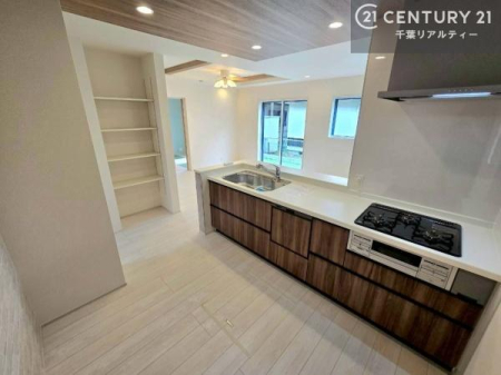 �L�b�`�� ��Ƃ肠�钲���X�y�[�X�ō�Ƃ����₷�����K�ȃL�b�`���ł��I
���q�l�ƈꏏ�ɂ��َq������y���߂�L�X�X�y�[�X�ł��B�y�����������ԂɂȂ肻���ł��ˁI