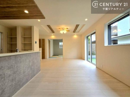 ���r���O �D�����z���܂肪���r���O����ł���ċ��S�n�̗ǂ���Ԃ����o���Ă���܂��I
���났�̎��Ԃ��߂����܂��I