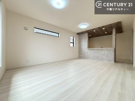 ���r���O �S�n�ǂ����r���O�͉Ƒ������R�ƏW�܂�܂��B�Ƒ��c�R�̎��Ԃ����������ł��B���Ƒ��ƁA����w�[���������Ԃ��߂��������ł��ˁB