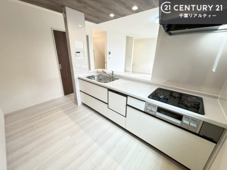 �L�b�`�� ��Ƃ����₷���V�X�e���L�b�`���ł��I���[���t���Ă���̂ŁA�����X�y�[�X�ɕ���u���Ȃ��čς݂܂��I
�L�X�g���āA���K�ɍ�Ƃ��ł��܂��I