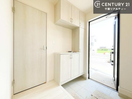 ���� �V���[�Y�{�b�N�X�t���Ȃ̂ŁA���ւ��Еt�����|�������₷���ł��I
�X�b�L���������ւŌ˂��J�����u�ԁA�������̂���S�n������Ԃ��o�}���Ă���܂��B