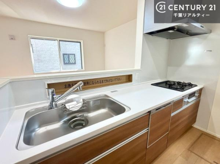 �L�b�`�� ��Ƃ����₷���V�X�e���L�b�`���ł��I���[���t���Ă���̂ŁA�����X�y�[�X�ɕ���u���Ȃ��čς݂܂��I
�L�X�g���āA���K�ɍ�Ƃ��ł��܂��I