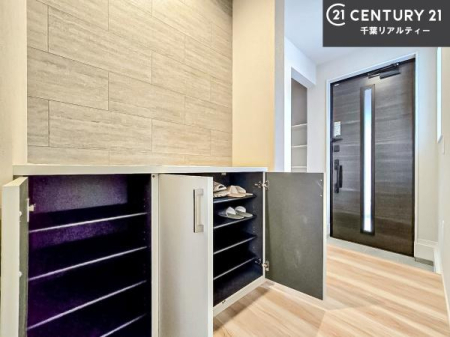 ���� �V���[�Y�{�b�N�X�t���Ȃ̂ŁA���ւ��Еt�����|�������₷���ł��I
�X�b�L���������ւŌ˂��J�����u�ԁA�������̂���S�n������Ԃ��o�}���Ă���܂��B