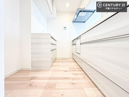 �L�b�`�� ��Ƃ肠�钲���X�y�[�X�ō�Ƃ����₷�����K�ȃL�b�`���ł��I
���q�l�ƈꏏ�ɂ��َq������y���߂�L�X�X�y�[�X�ł��B�y�����������ԂɂȂ肻���ł��ˁI
