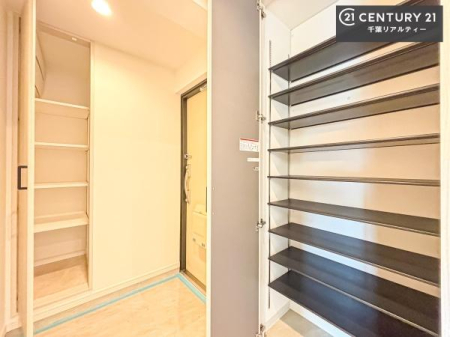 ���� �V���[�Y�{�b�N�X�t���Ȃ̂ŁA���ւ��Еt�����|�������₷���ł��I
�X�b�L���������ւŌ˂��J�����u�ԁA�������̂���S�n������Ԃ��o�}���Ă���܂��B