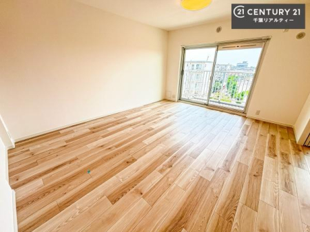 �Q�� �o���R�j�[�ɖʂ��Ă���m���ł��B���邭�����肪����A���C����������ł��܂��I���N���āA�O�ɏo�Ĕw�L�т����[�ċz�����ǂ������}������邱�Ƃ��ł��܂��B