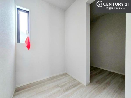 ���[ �E�H�[�N�C���N���[�[�b�g�t���ł��B��������̂��m���Ȃǂ����[���Ă��������ł��ˁI���ɂ���@�������ȂǋG�ߕ��̑傫�ȉƓd�����[�ł��܂��I