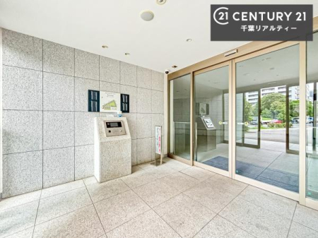 �G���g�����X �I�[�g���b�N�������������S�̏Z�܂��B���Z�҈ȊO�̗�������𐧌����A�h�Ɛ��ɔz�����ꂽ�Z�L�����e�B�̐��ŁA���S���Ă��߂������������܂��B