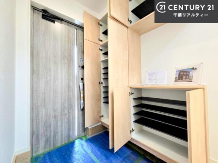 ���� �V���[�Y�{�b�N�X�t���Ȃ̂ŁA���ւ��Еt�����|�������₷���ł��I
�X�b�L���������ւŌ˂��J�����u�ԁA�������̂���S�n������Ԃ��o�}���Ă���܂��B