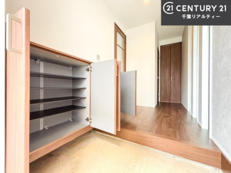 ���� �V���[�Y�{�b�N�X�t���Ȃ̂ŁA���ւ��Еt�����|�������₷���ł��I
�X�b�L���������ւŌ˂��J�����u�ԁA�������̂���S�n������Ԃ��o�}���Ă���܂��B