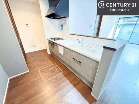 �L�b�`�� ��Ƃ肠�钲���X�y�[�X�ō�Ƃ����₷�����K�ȃL�b�`���ł��I
���q�l�ƈꏏ�ɂ��َq������y���߂�L�X�X�y�[�X�ł��B�y�����������ԂɂȂ肻���ł��ˁI
