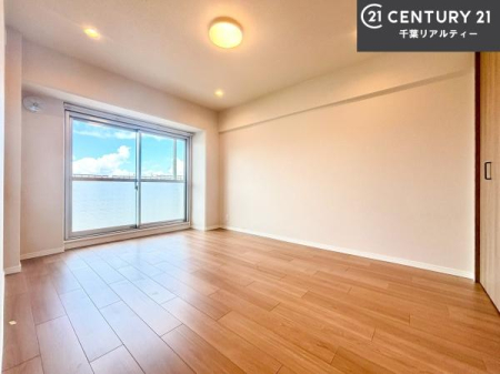�m�� �o���R�j�[�ɖʂ��Ă���m���ł��B���邭�����肪����A���C����������ł��܂��I���N���āA�O�ɏo�Ĕw�L�т����[�ċz�����ǂ������}������邱�Ƃ��ł��܂��B