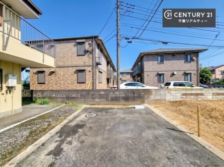 �O�ʓ��H�܂ތ��n�ʐ^ �S�䂭�܂Ō��n����������������悤�A�����ē��̂��p�ӂ������Ă���܂��B���C�y�ɂ��₢���킹�̏�A���z�̕�炵�ւ̈�������i�߂��������I