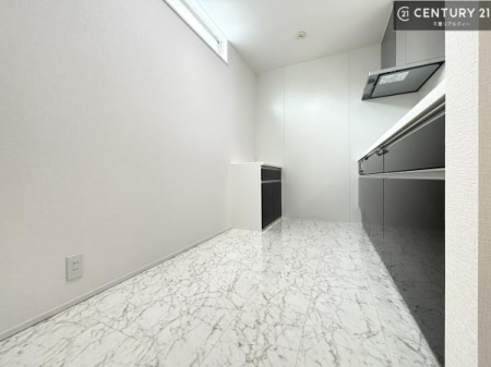 �L�b�`�� ��Ƃ肠�钲���X�y�[�X�ō�Ƃ����₷�����K�ȃL�b�`���ł��I
���q�l�ƈꏏ�ɂ��َq������y���߂�L�X�X�y�[�X�ł��B�y�����������ԂɂȂ肻���ł��ˁI