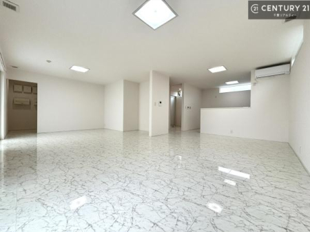 ���r���O �S�n�ǂ����r���O�͉Ƒ������R�ƏW�܂�܂��B�Ƒ��c�R�̎��Ԃ����������ł��B���Ƒ��ƁA����w�[���������Ԃ��߂��������ł��ˁB