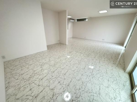 ���r���O �S�n�ǂ����r���O�͉Ƒ������R�ƏW�܂�܂��B�Ƒ��c�R�̎��Ԃ����������ł��B���Ƒ��ƁA����w�[���������Ԃ��߂��������ł��ˁB