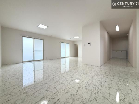 ���r���O �D�����z���܂肪���r���O����ł���ċ��S�n�̗ǂ���Ԃ����o���Ă���܂��I
���났�̎��Ԃ��߂����܂��I