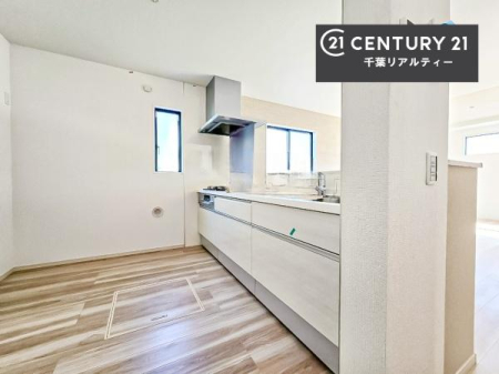 �L�b�`�� ��Ƃ肠�钲���X�y�[�X�ō�Ƃ����₷�����K�ȃL�b�`���ł��I
���q�l�ƈꏏ�ɂ��َq������y���߂�L�X�X�y�[�X�ł��B�y�����������ԂɂȂ肻���ł��ˁI