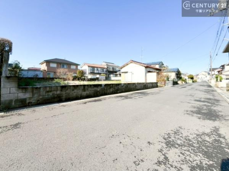 �O�ʓ��H�܂ތ��n�ʐ^ �S�䂭�܂Ō��n����������������悤�A�����ē��̂��p�ӂ������Ă���܂��B���C�y�ɂ��₢���킹�̏�A���z�̕�炵�ւ̈�������i�߂��������I