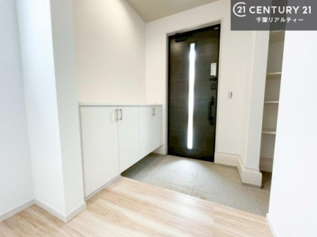 ���� �V���[�Y�{�b�N�X�t���Ȃ̂ŁA���ւ��Еt�����|�������₷���ł��I
�X�b�L���������ւŌ˂��J�����u�ԁA�������̂���S�n������Ԃ��o�}���Ă���܂��B