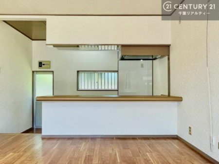 ���r���O ��؂ȉƑ����W�܂邩�炱��LDK�ɂ͂�����肽���B
�q�����������C�ɏ΂��Ȃ��瑖�����Ă���p�����������u�L���Ƃɂ��ėǂ������v�Ǝv���u�Ԃł��B