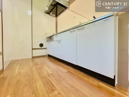 �L�b�`�� ��Ƃ肠�钲���X�y�[�X�ō�Ƃ����₷�����K�ȃL�b�`���ł��I
���q�l�ƈꏏ�ɂ��َq������y���߂�L�X�X�y�[�X�ł��B�y�����������ԂɂȂ肻���ł��ˁI