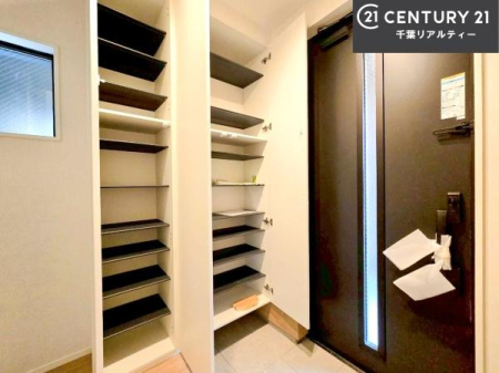 ���� �V���[�Y�{�b�N�X�t���Ȃ̂ŁA���ւ��Еt�����|�������₷���ł��I
�X�b�L���������ւŌ˂��J�����u�ԁA�������̂���S�n������Ԃ��o�}���Ă���܂��B
