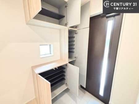 ���� �V���[�Y�{�b�N�X�t���Ȃ̂ŁA���ւ��Еt�����|�������₷���ł��I
�X�b�L���������ւŌ˂��J�����u�ԁA�������̂���S�n������Ԃ��o�}���Ă���܂��B