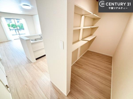 ���[ �p���g���[�t���I���Ă�������A�H�ނ̃X�g�b�N���X�b�L�����ڂ��邱�Ƃ��ł��܂��I
���񌻒n�ł��m���߂��������B