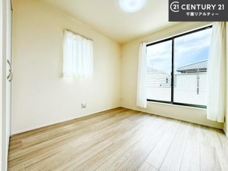�m�� �o���R�j�[�ɖʂ��Ă���m���ł��B���邭�����肪����A���C����������ł��܂��I���N���āA�O�ɏo�Ĕw�L�т����[�ċz�����ǂ������}������邱�Ƃ��ł��܂��B