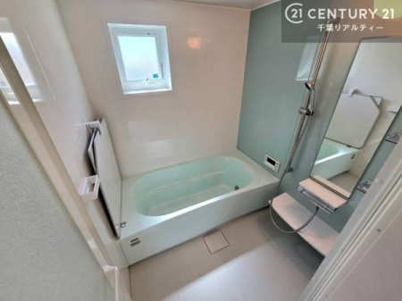 ���� 2�K�����ł��B�����X�^�C���ɍ��킹�Ďg���₷��2�K�̐����B�e�K�ŕ�炵�𕪂��₷���A�񐢑яZ��Ƃ��Ă̗��p�ɂ��������߂ł��B