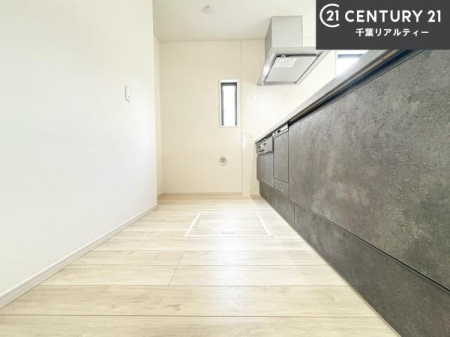 �L�b�`�� ��Ƃ肠�钲���X�y�[�X�ō�Ƃ����₷�����K�ȃL�b�`���ł��I
���q�l�ƈꏏ�ɂ��َq������y���߂�L�X�X�y�[�X�ł��B�y�����������ԂɂȂ肻���ł��ˁI