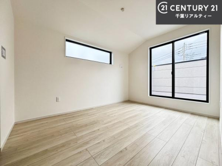 �m�� �o���R�j�[�ɖʂ��Ă���m���ł��B���邭�����肪����A���C����������ł��܂��I���N���āA�O�ɏo�Ĕw�L�т����[�ċz�����ǂ������}������邱�Ƃ��ł��܂��B