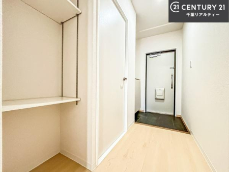 ���� �V���[�Y�{�b�N�X�t���Ȃ̂ŁA���ւ��Еt�����|�������₷���ł��I
�X�b�L���������ւŌ˂��J�����u�ԁA�������̂���S�n������Ԃ��o�}���Ă���܂��B