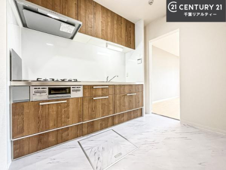 �L�b�`�� ��Ƃ肠�钲���X�y�[�X�ō�Ƃ����₷�����K�ȃL�b�`���ł��I
���q�l�ƈꏏ�ɂ��َq������y���߂�L�X�X�y�[�X�ł��B�y�����������ԂɂȂ肻���ł��ˁI