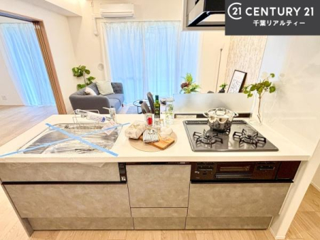 �L�b�`�� ���[�X�y�[�X���[�����Ă���A�L�b�`���܂�����������ƕۂ��Ȃ���A�L�X�Ƃ��������X�y�[�X���m�ہB���K�ȍ�Ɗ��ŁA�����̂����������X���[�Y�ɂ͂��ǂ�܂��B
