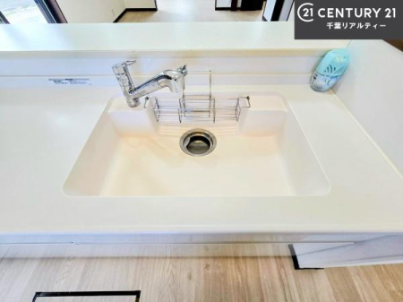 �L�b�`�� ���C�h�ȃV���N�ł��ˁI�������˂ɂ������������₷���Ǝ����y�X�d�l�̃V�X�e���L�b�`���ł��I
�f�U�C�����Ƌ@�\�������˂��L�b�`���Ő�����������܂��ˁI