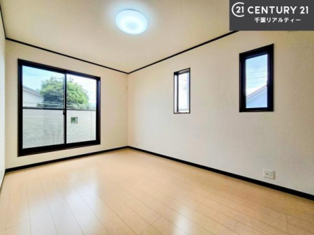 �m�� �o���R�j�[�ɖʂ��Ă���m���ł��B���邭�����肪����A���C����������ł��܂��I���N���āA�O�ɏo�Ĕw�L�т����[�ċz�����ǂ������}������邱�Ƃ��ł��܂��B